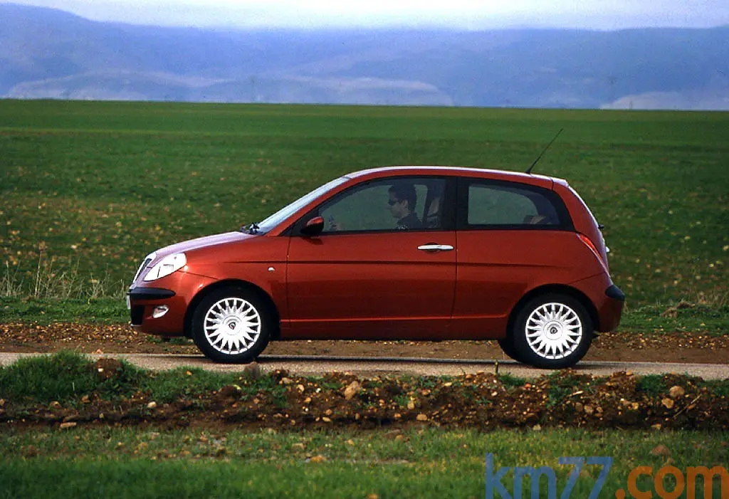 Lancia  Ypsilon 1.4 Argento 6