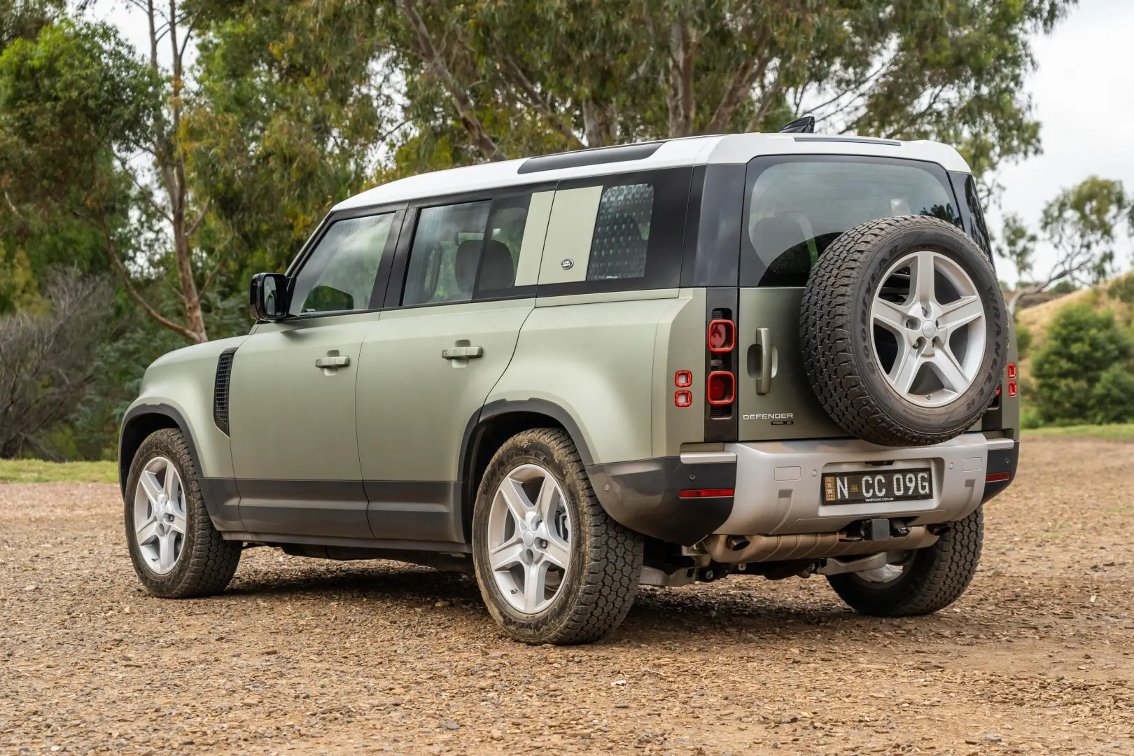 Land Rover Defender Defender 110 2.0 R-Dynamic SE P300 4WD 6