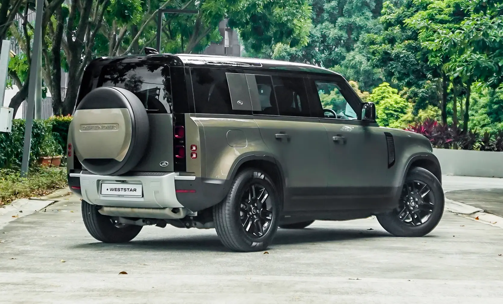 Land Rover Defender Defender 110 2.0 R-Dynamic SE P300 4WD 4