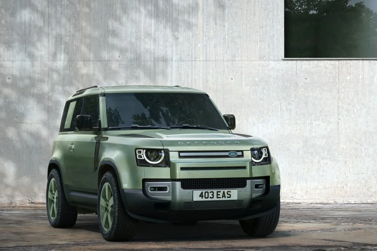 Land Rover Defender Defender 2.0 P300 75th Edition 4