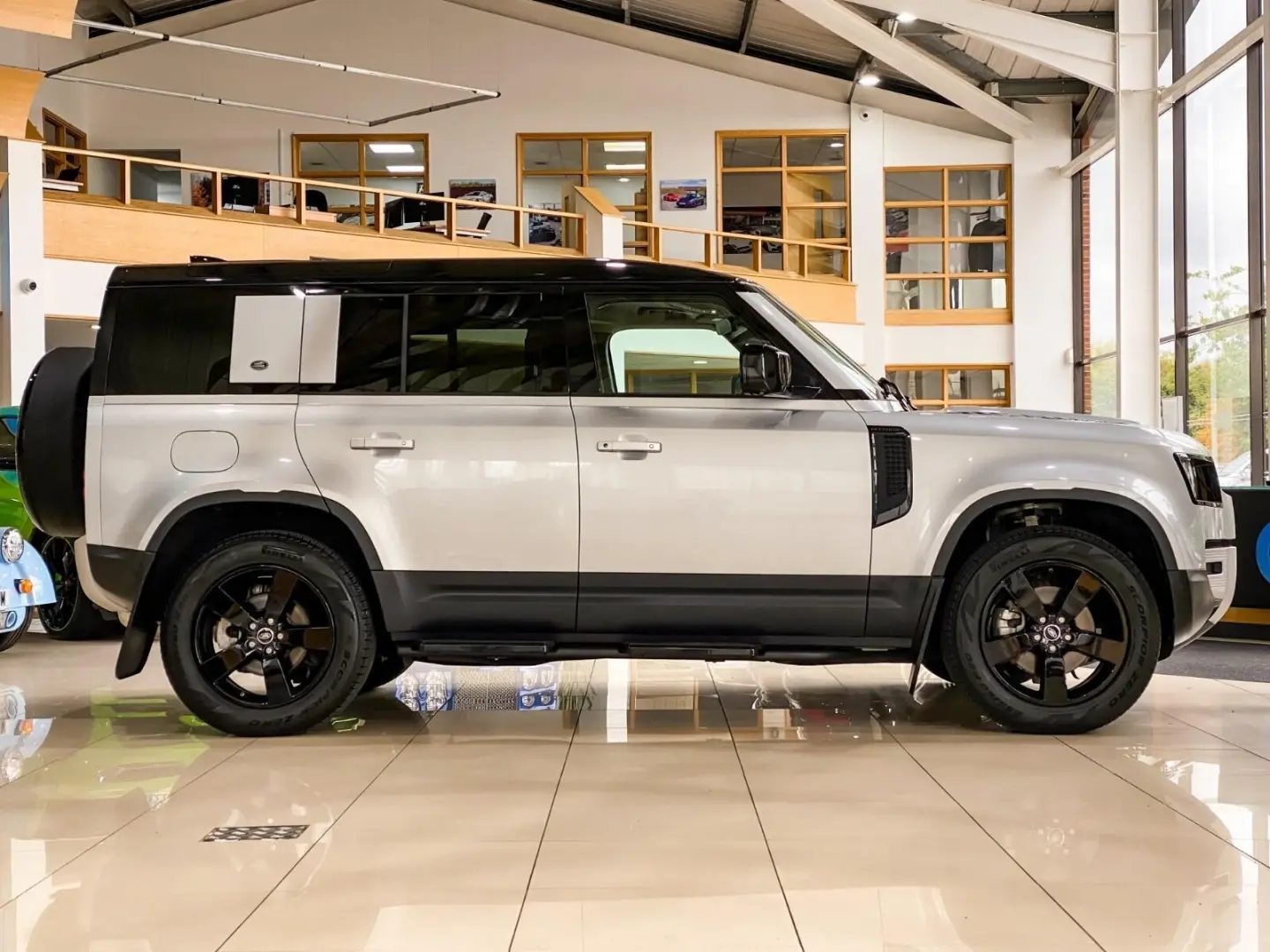 Land Rover Defender Defender 90 2.0 L First Edition D240 AWD 6