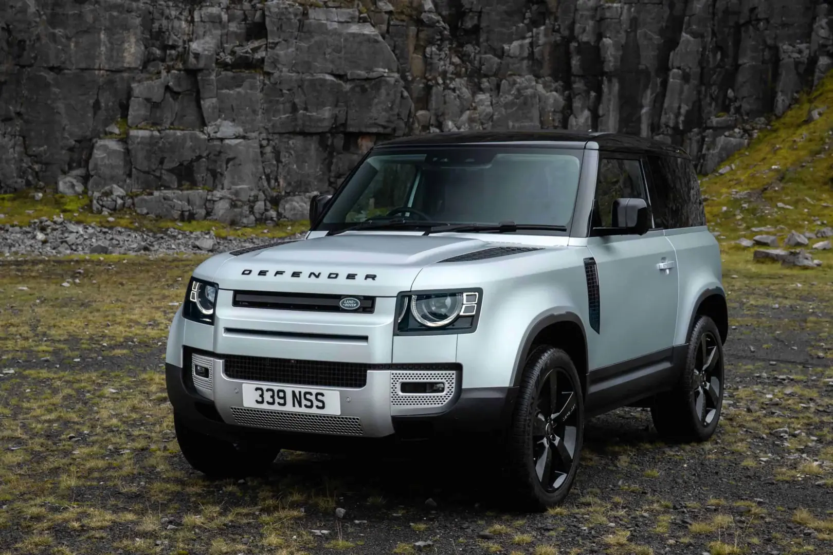 Land Rover Defender Defender 90 2.0 L X-Dynamic SE P300 4