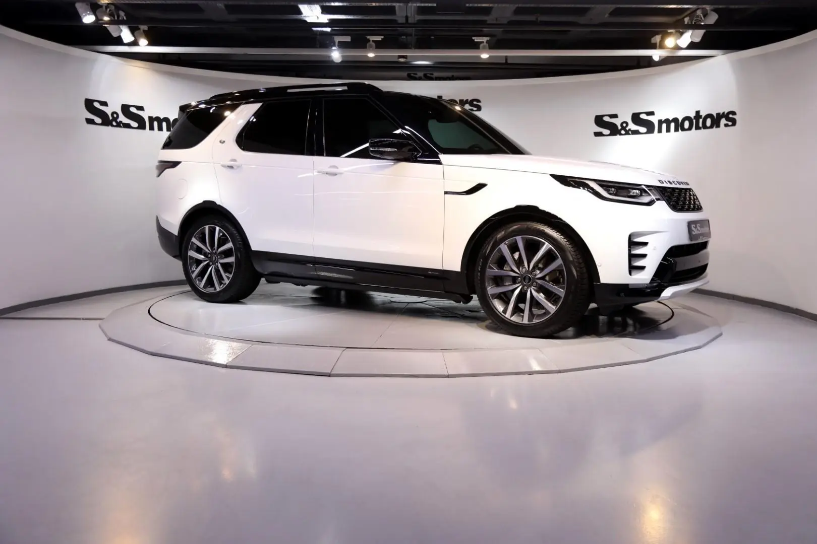 Land Rover Discovery Discovery 2.0 P300 R-Dynamic HSE 4WD 3