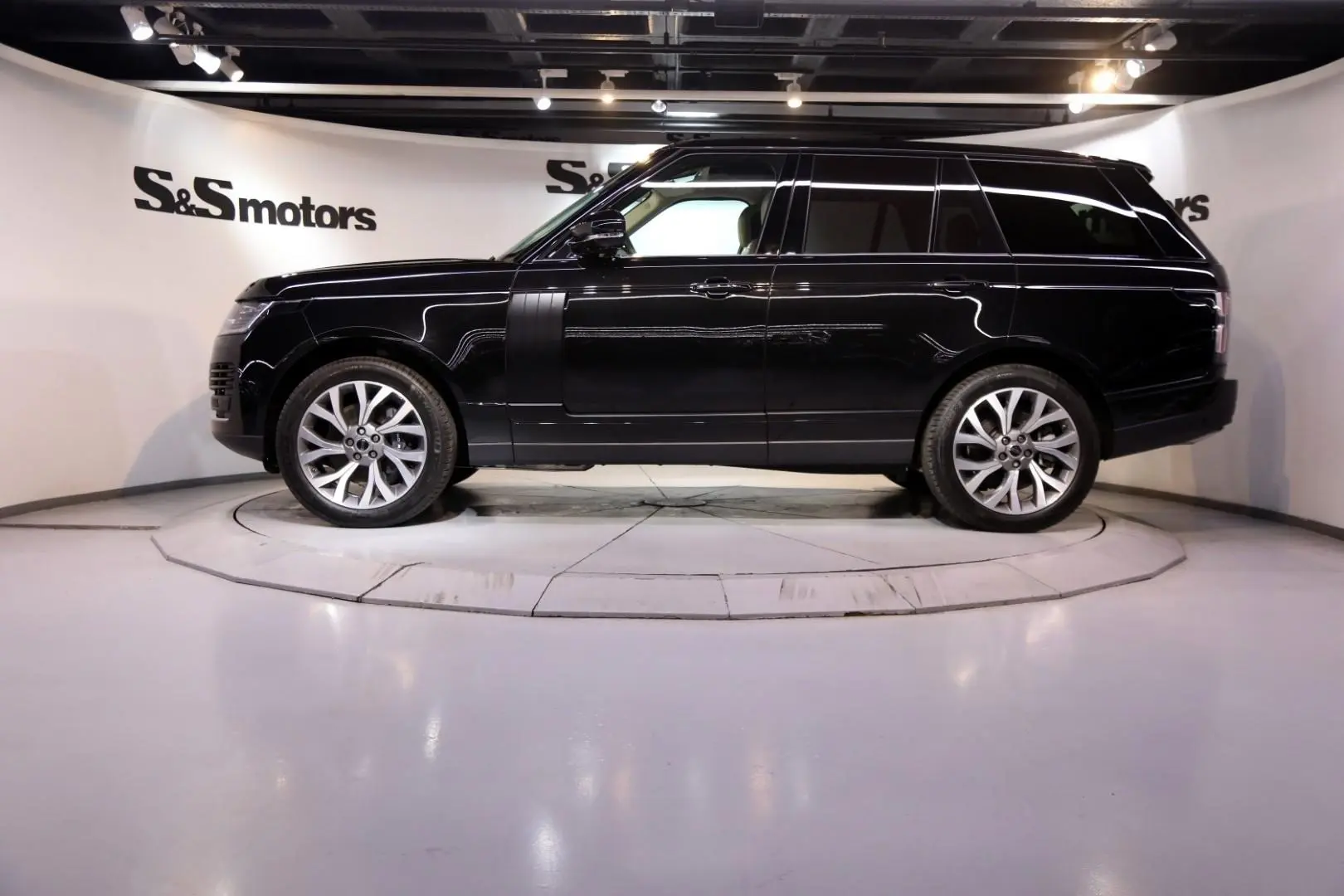 Land Rover Range Rover Range Rover 2.0 PHEV404 Hybrid Vogue 3