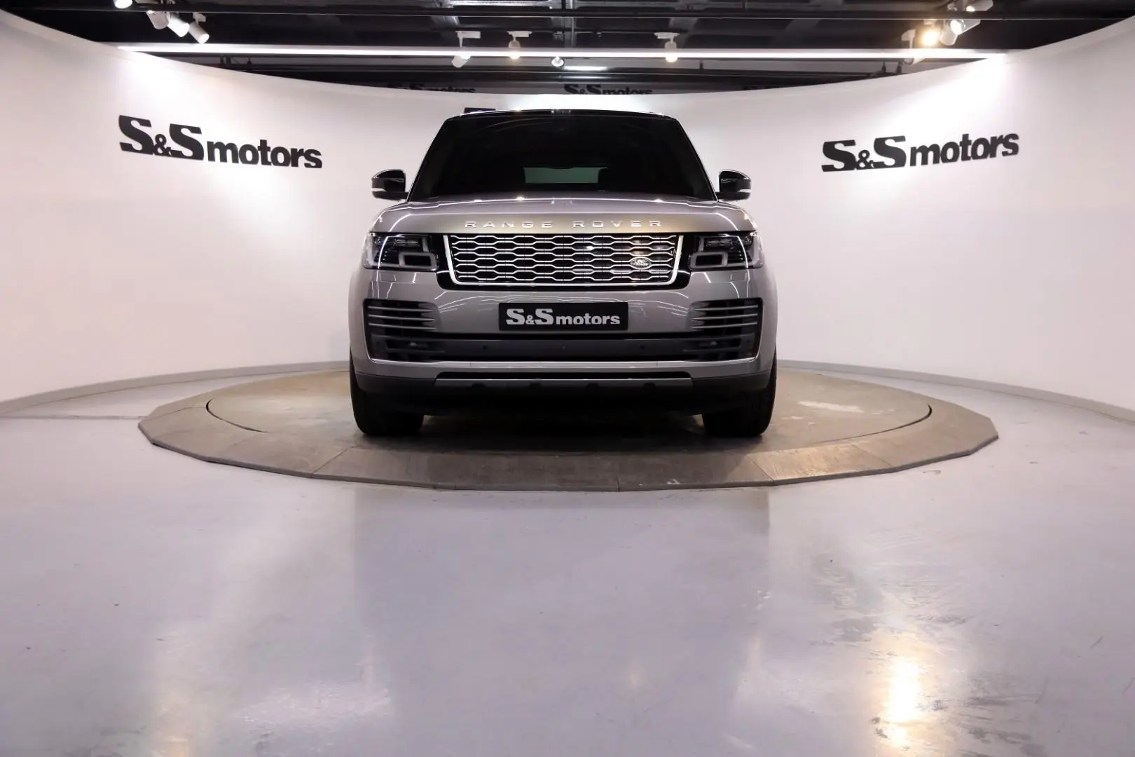 Land Rover Range Rover Range Rover 2.0 PHEV404 Hybrid Vogue 4