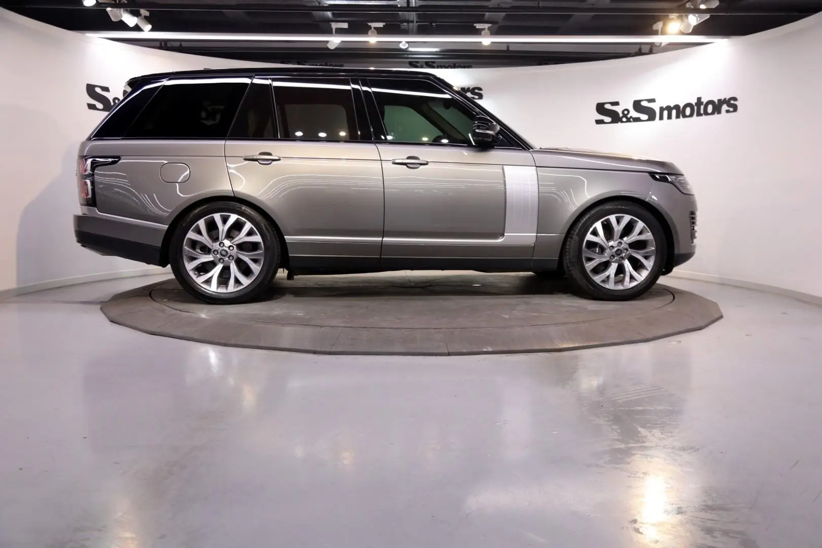 Land Rover Range Rover Range Rover 2.0 PHEV404 Hybrid Vogue 6