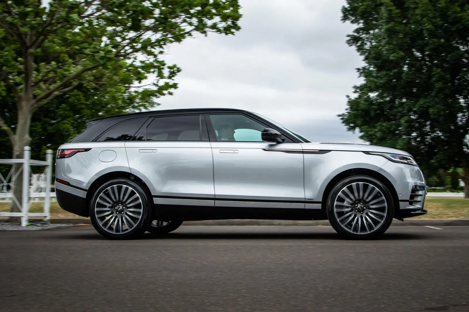 Land Rover Range Rover Velar Range Rover Velar 2.0 D204 R-Dynamic HSE 7