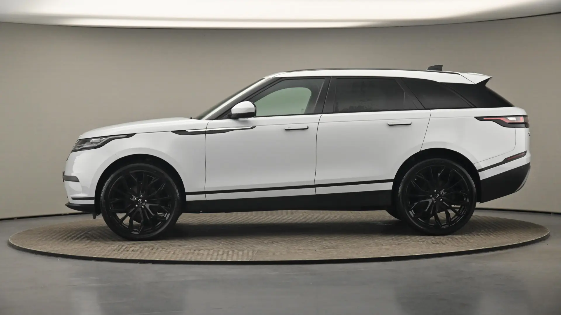Land Rover Range Rover Velar Range Rover Velar 2.0 TD4 D180 AWD R-Dynamic S 5