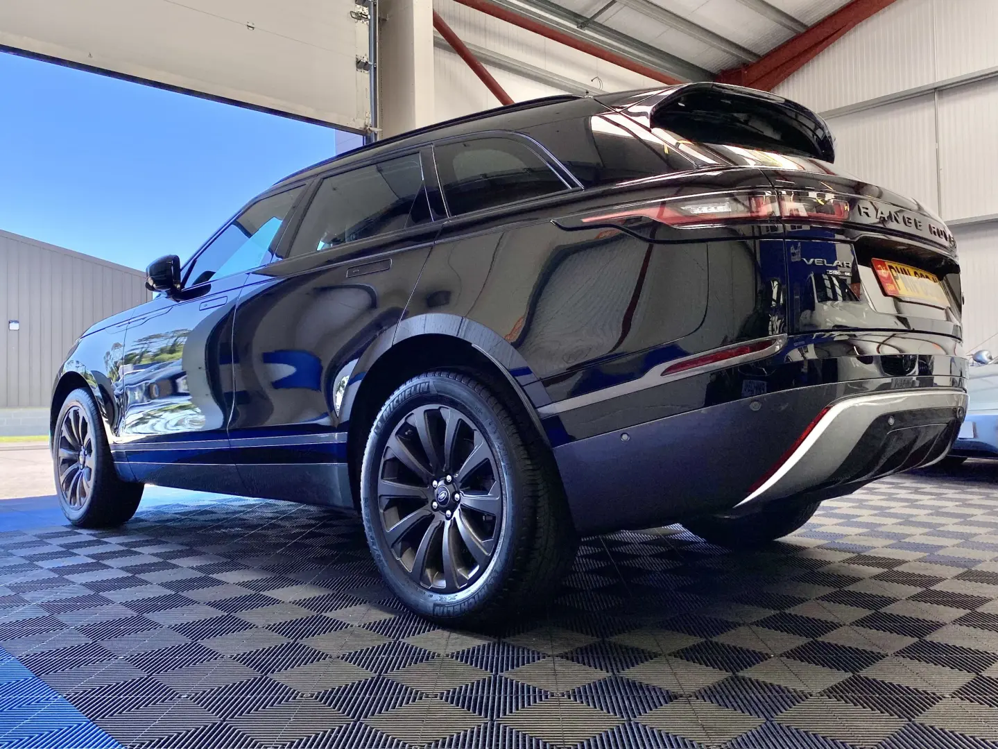 Land Rover Range Rover Velar Range Rover Velar 2.0 TD4 D180 AWD R-Dynamic SE 7