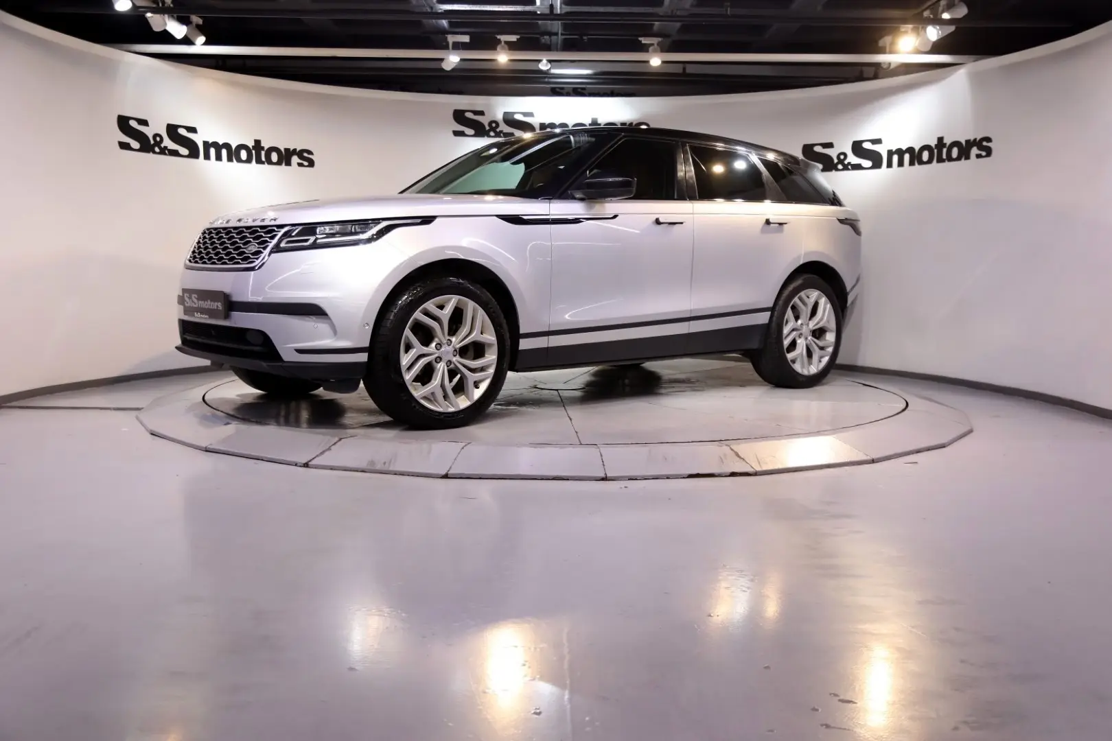 Land Rover Range Rover Velar Range Rover Velar 2.0 TD4 D240 AWD R-Dynamic HSE 7