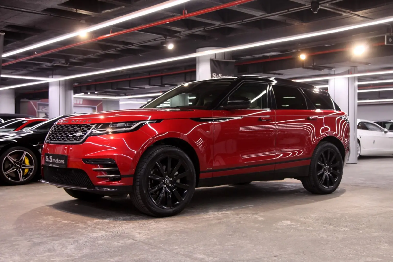 Land Rover Range Rover Velar Range Rover Velar 2.0 TD4 D240 AWD R-Dynamic SE 4