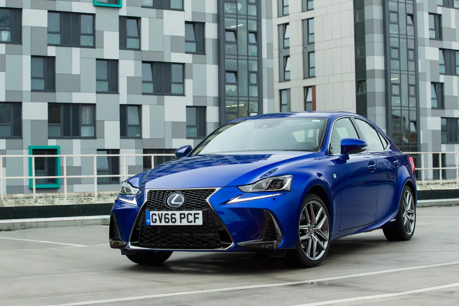 Lexus IS IS 300h Executive e-CVT 3