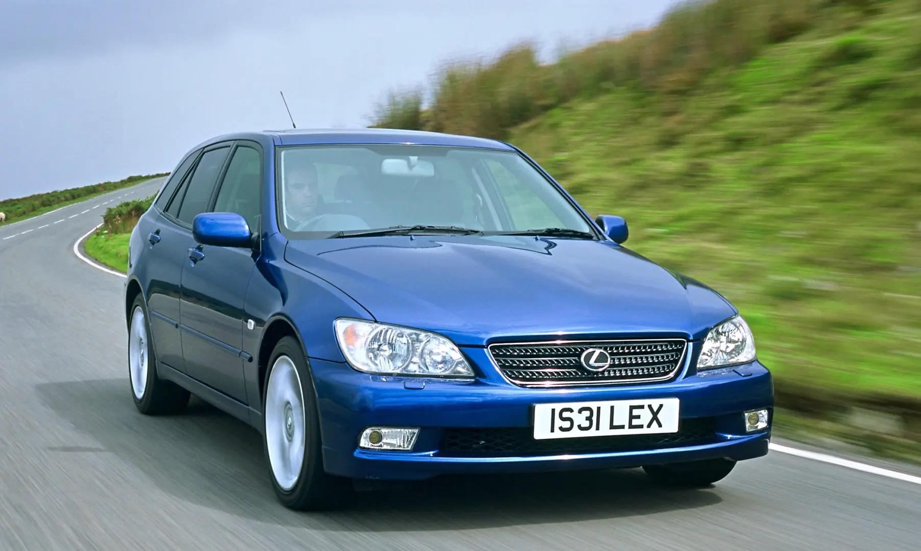 Lexus IS IS Sport Cross 300 2