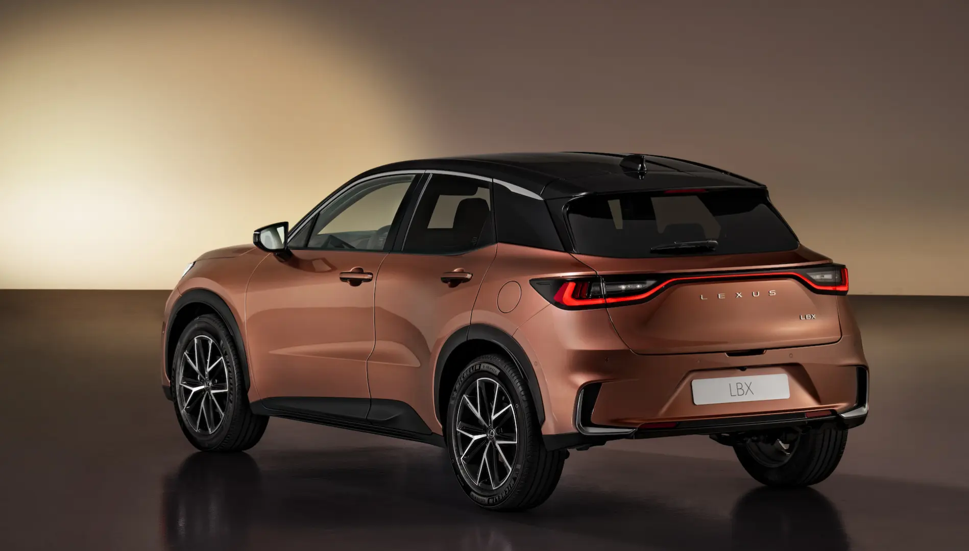 Lexus LBX LBX 1.5 HEV Relax E-CVT 6