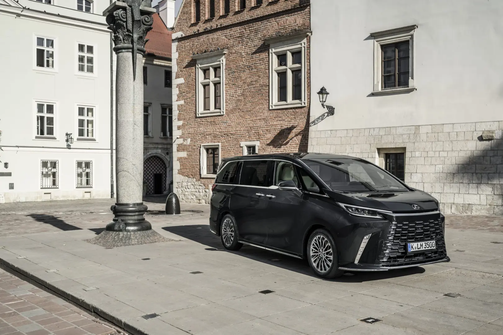 Lexus LM LM 350h 4 Koltuklu 7