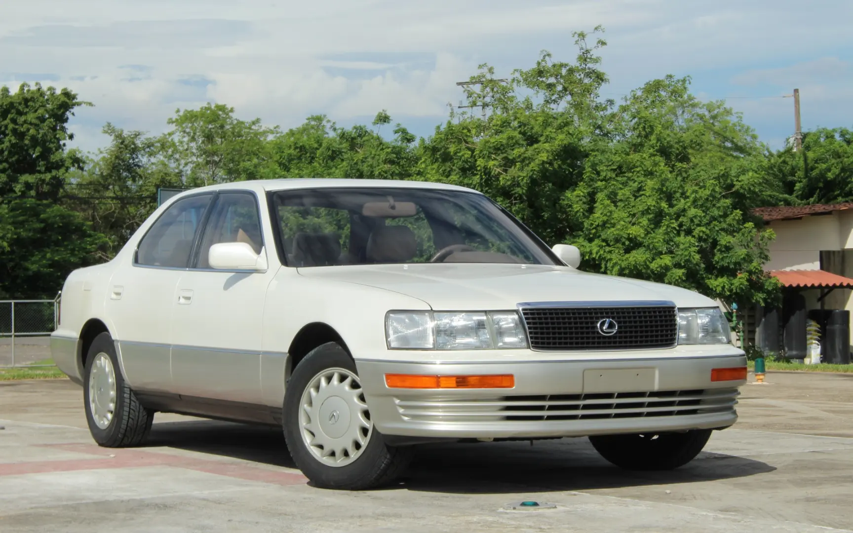 Lexus LS LS 400 3