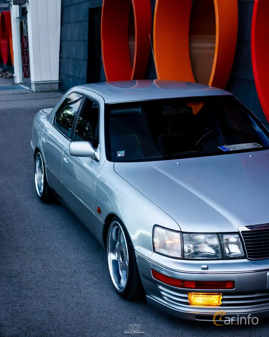 Lexus LS LS 400 7