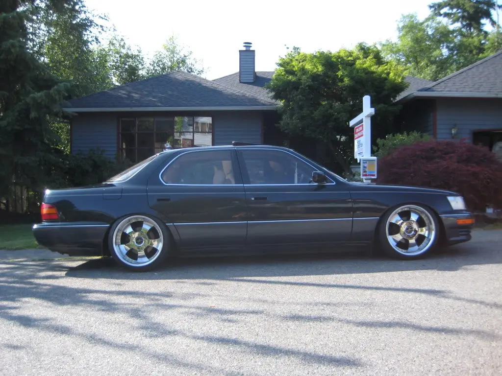Lexus LS LS 400 2