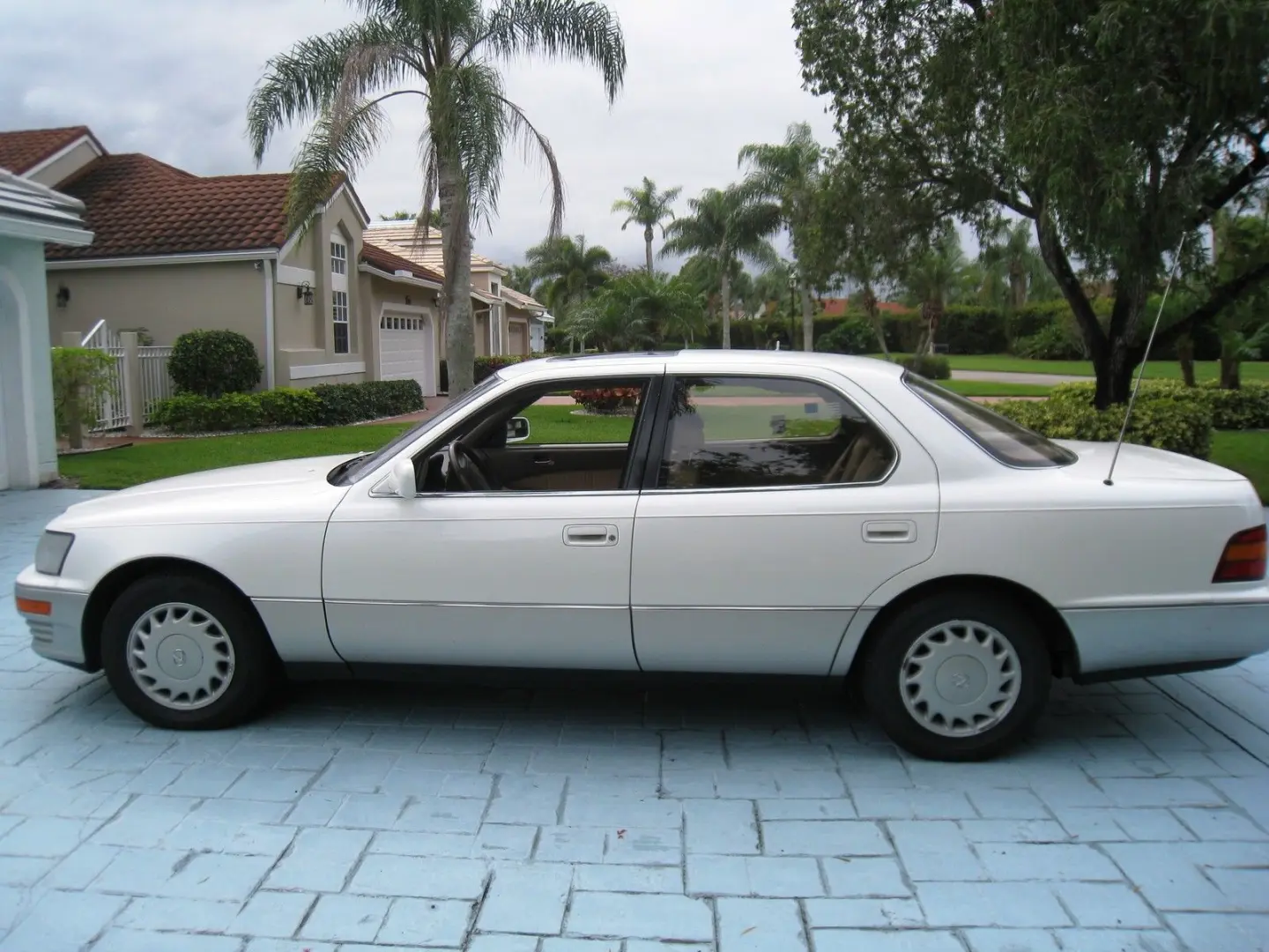 Lexus LS LS 400 6