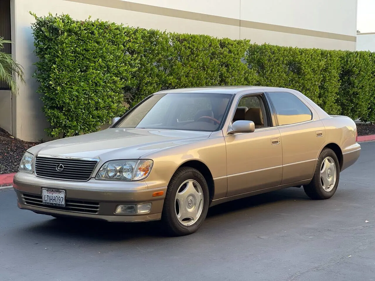 Lexus LS LS 400 2