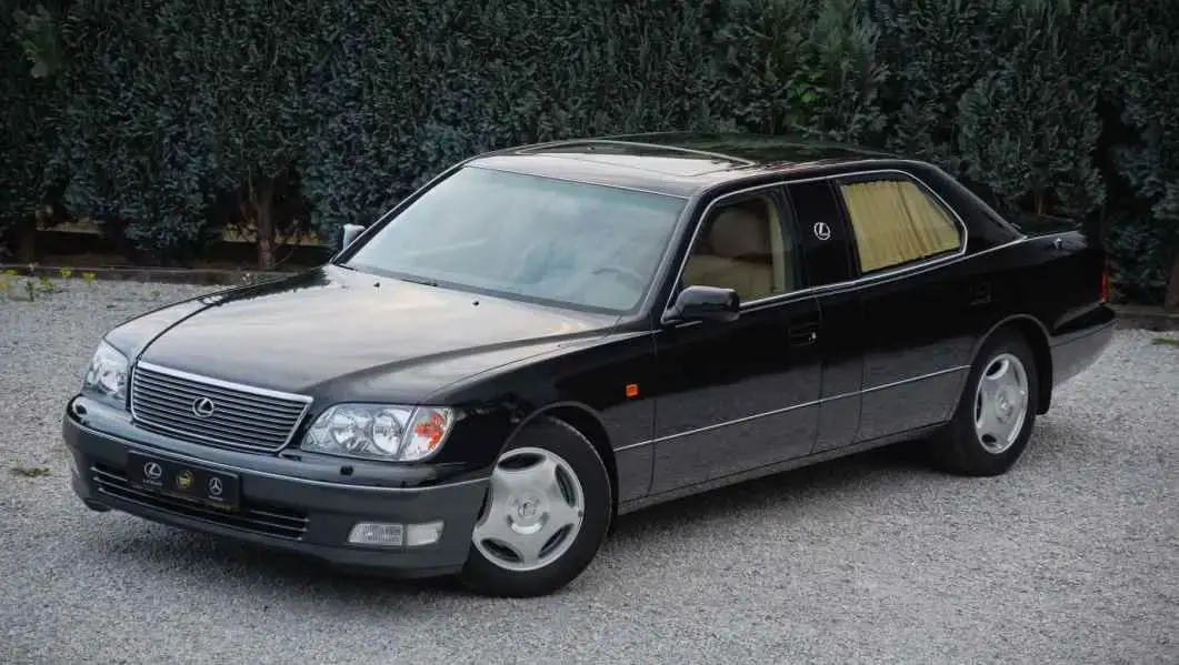 Lexus LS LS 400 2