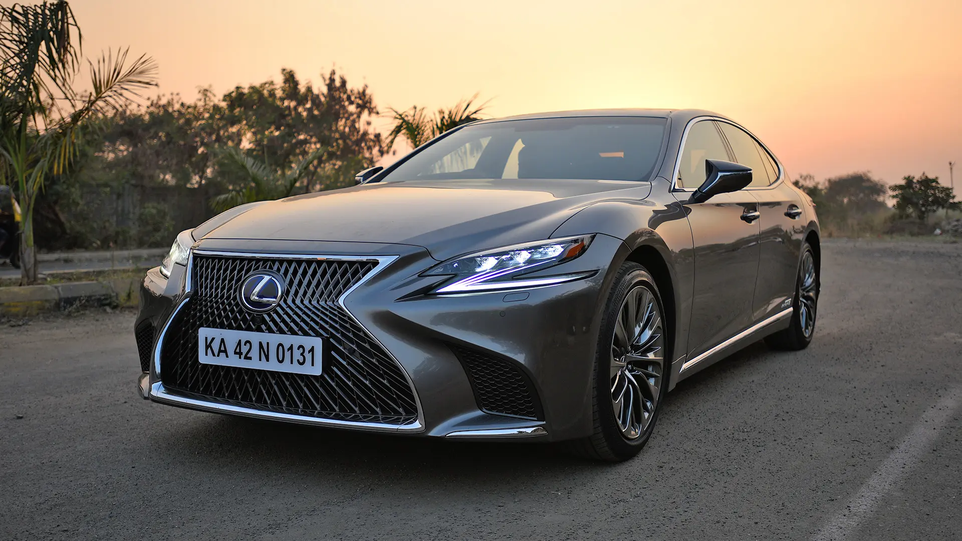 Lexus LS LS 500h Executive Multi Stage Hybrid AWD 4