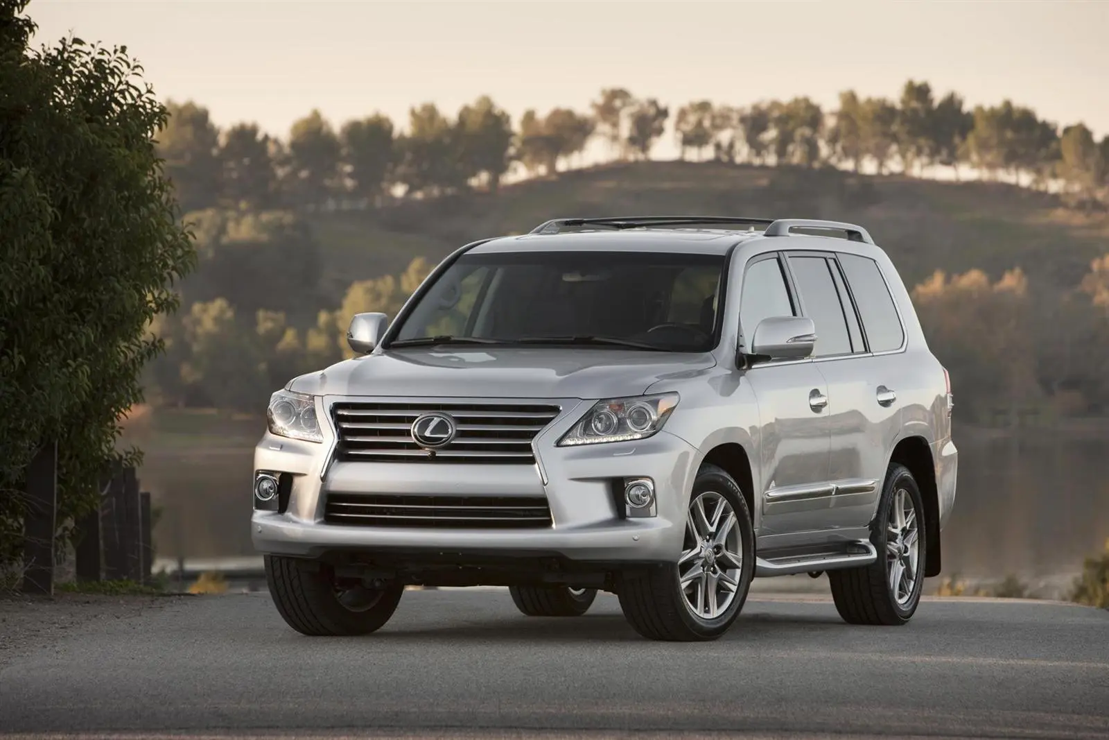 Lexus LX LX SUV 570 V8 AWD 0