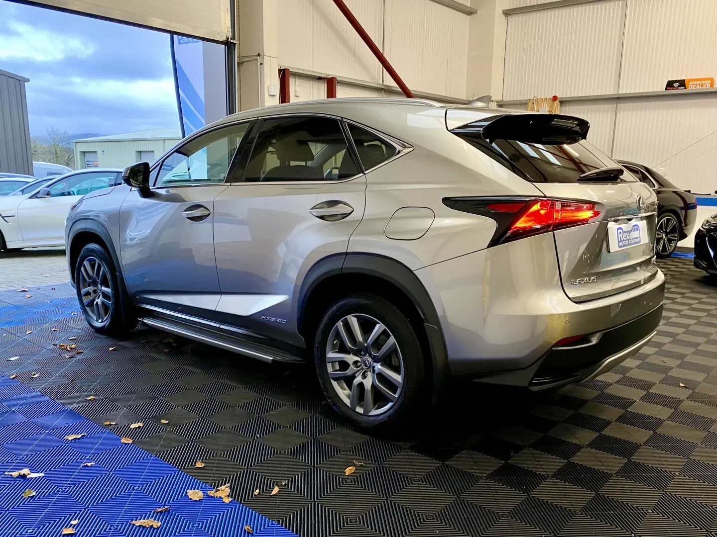 Lexus NX NX 300h 4x4 Exclusive e-CVT	 2