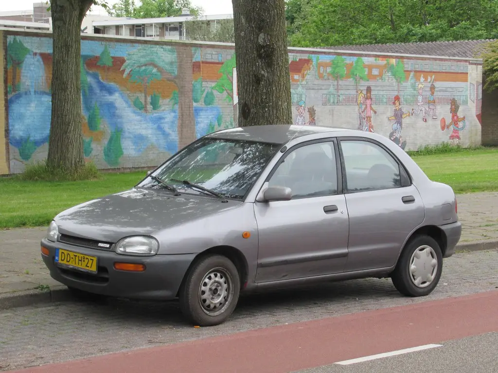 Mazda 121 121 1.3 16V LX 0