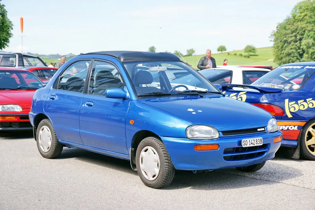 Mazda 121 121 1.3 16V S 3