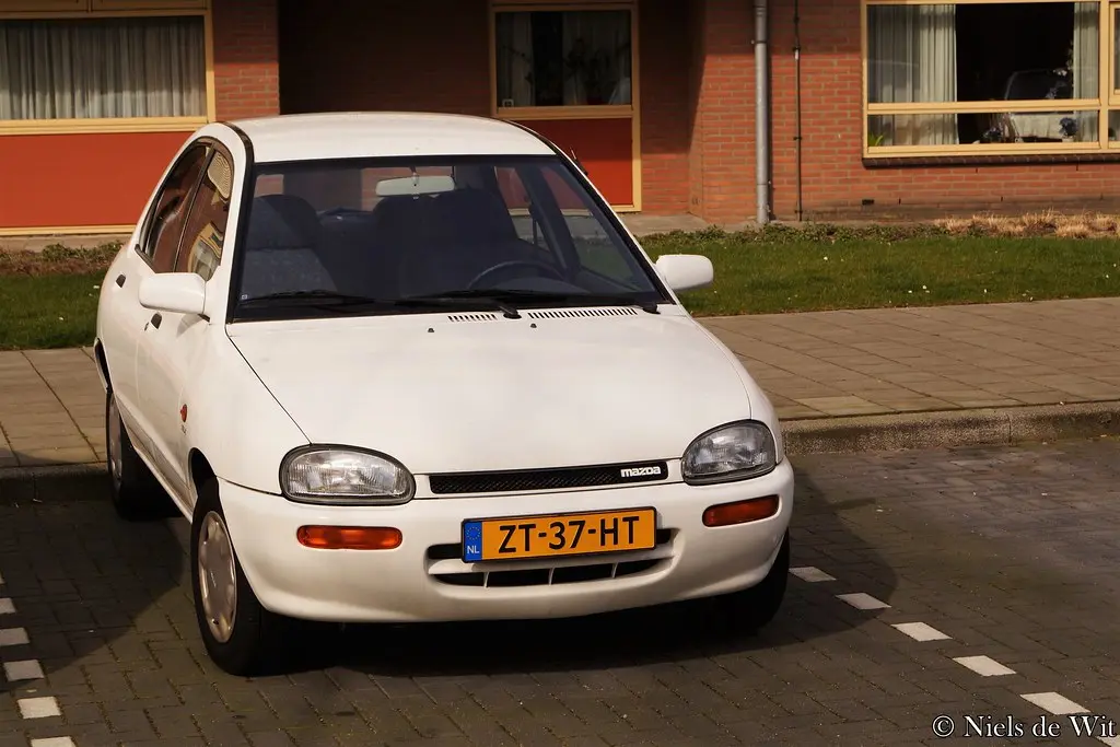 Mazda 121 121 1.3 16V S 3