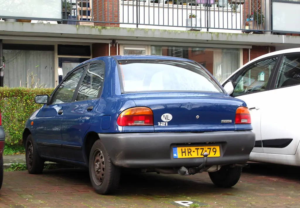 Mazda 121 121 1.3 16V SV 1