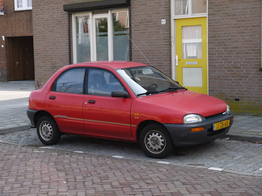 Mazda 121 121 1.3 16V SV 2