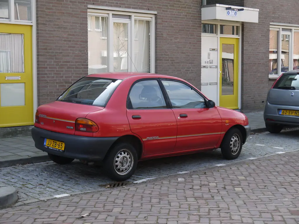 Mazda 121 121 1.3 16V SV 3