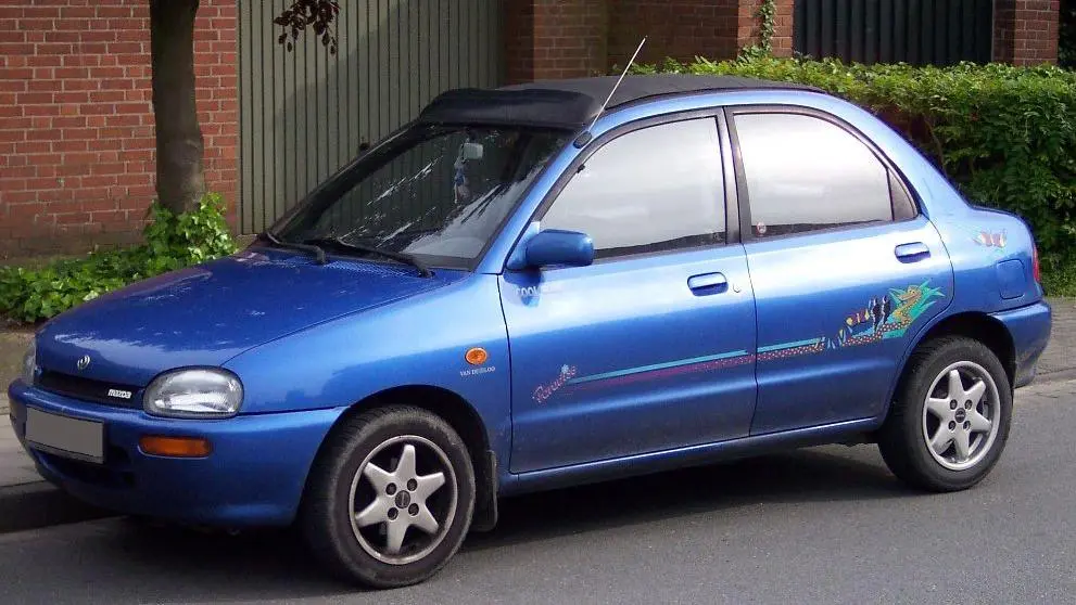Mazda 121 121 1.3 16V SV 4