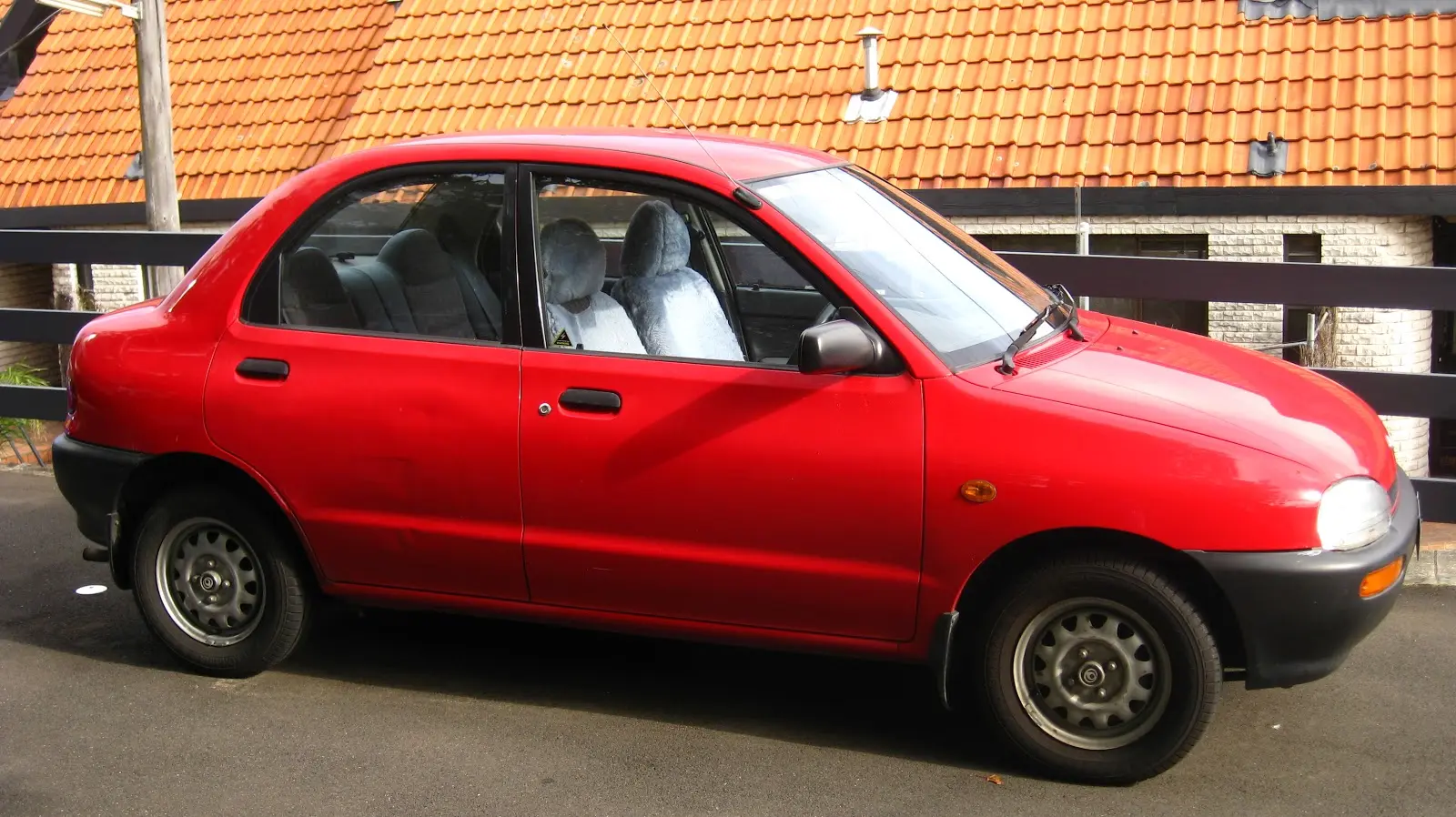 Mazda 121 121 1.3 Pro 4