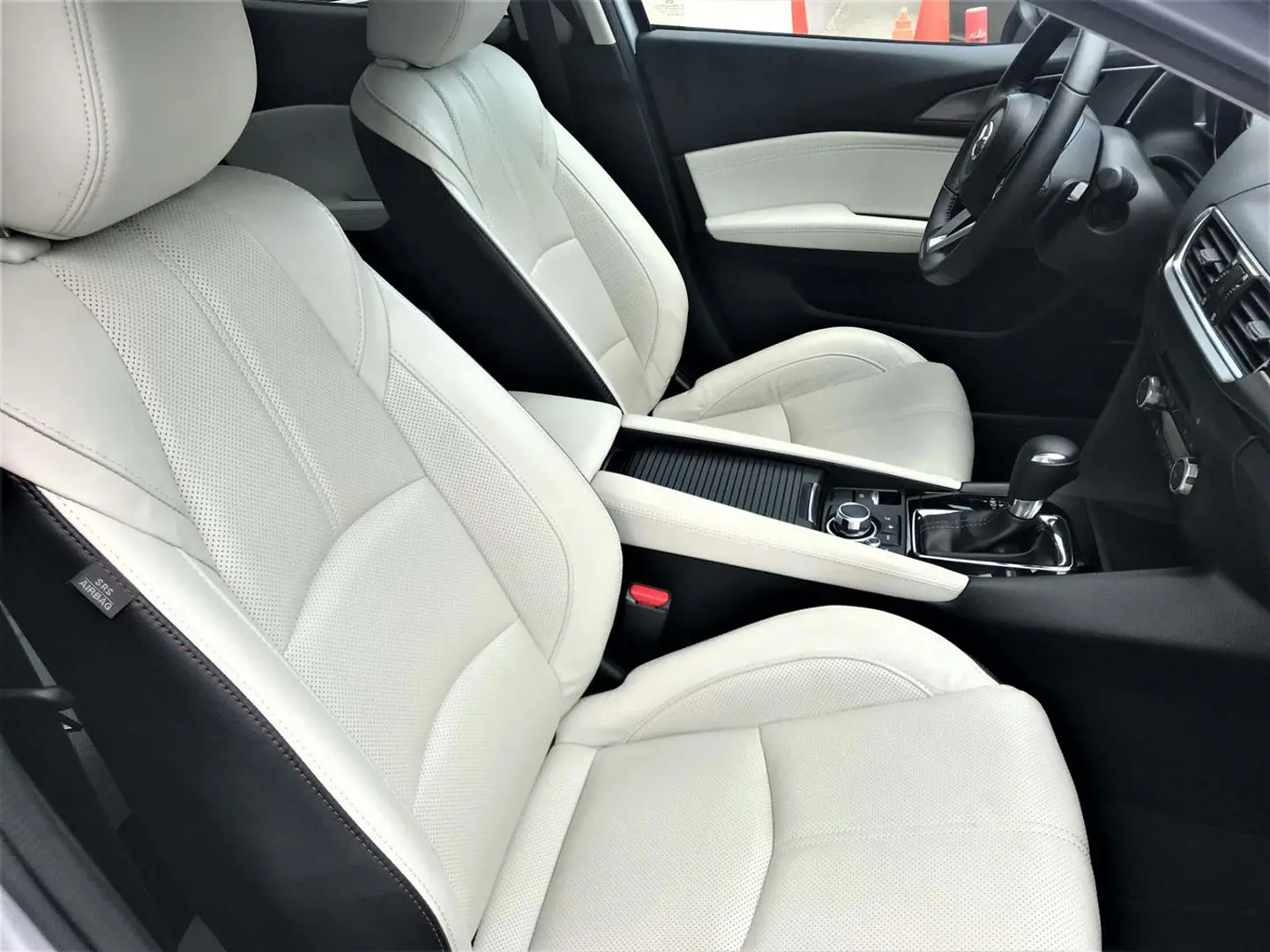 Mazda 3 3 1.5 SkyActive-D Power Beyaz Deri Döşeme 6