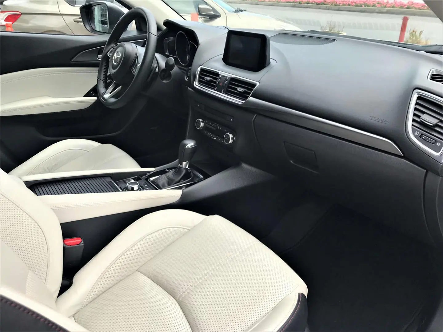 Mazda 3 3 1.5 SkyActive-D Power Beyaz Deri Döşeme 3