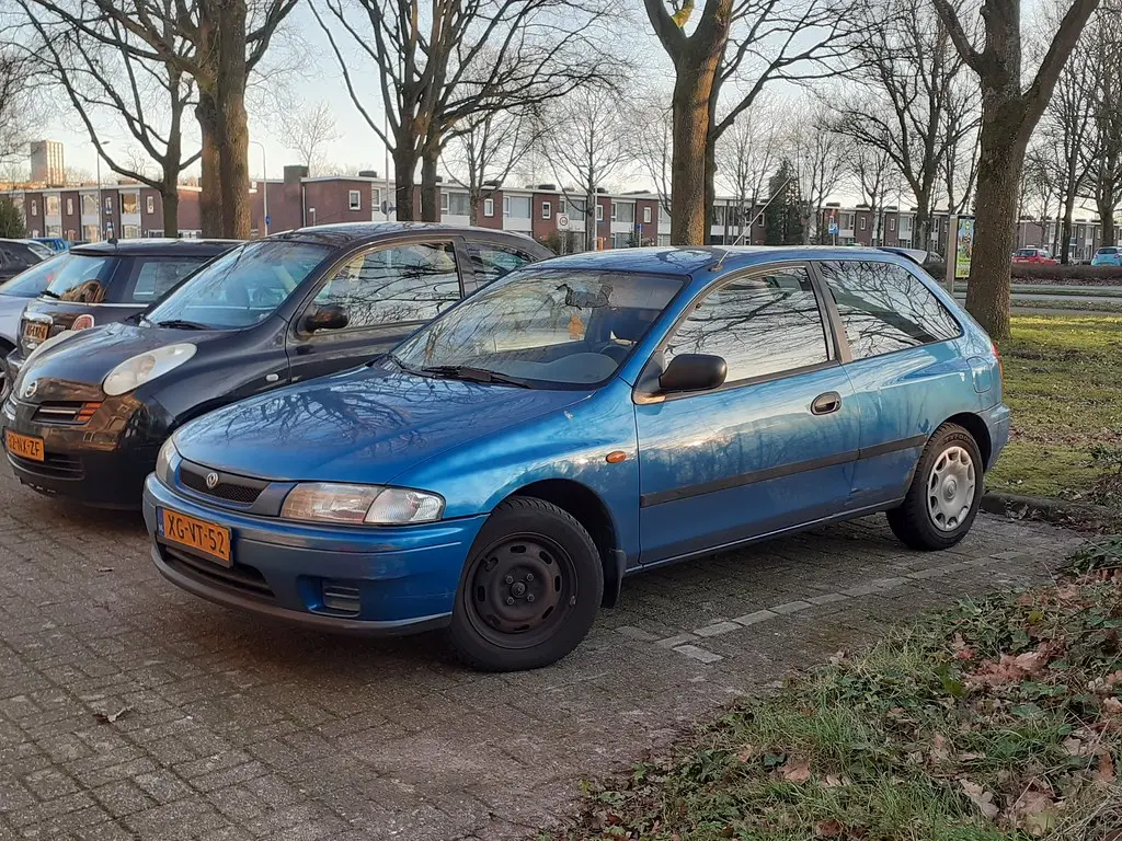 Mazda 323 323 1.3i 6