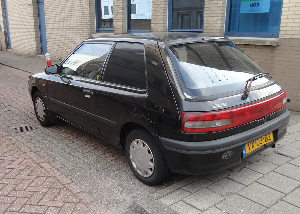 Mazda 323 323 1.3i Pro 3