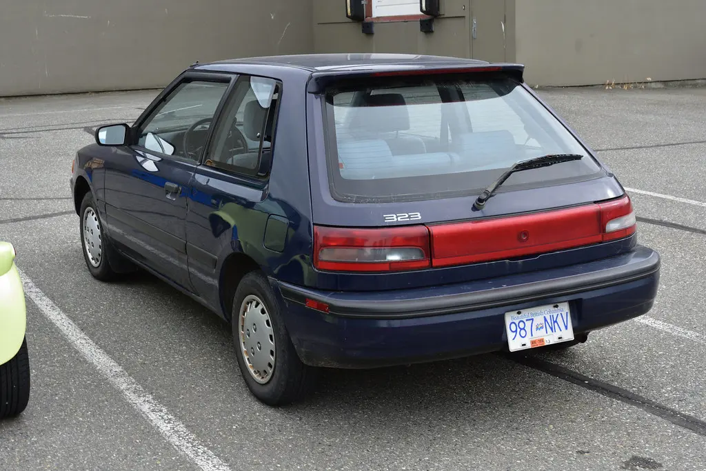 Mazda 323 323 1.3i Pro 4