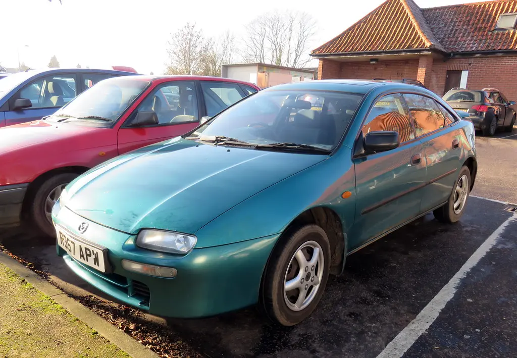 Mazda 323 323 1.5 6
