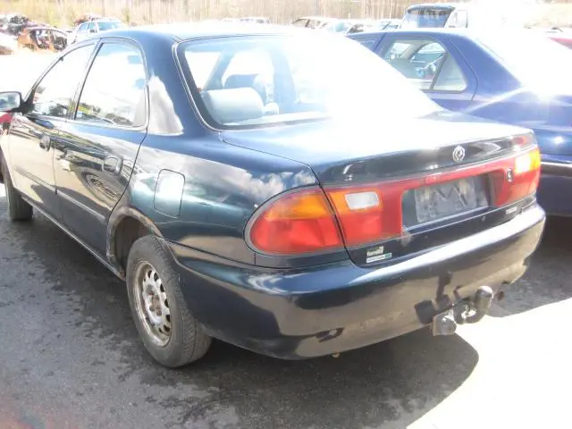 Mazda 323 323 1.5i 6