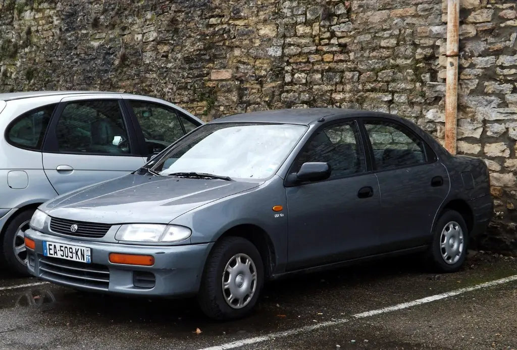Mazda 323 323 1.5i 6