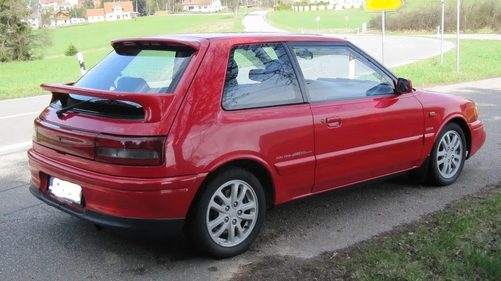 Mazda 323 323 1.5i GL 5