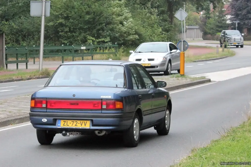 Mazda 323 323 1.6i 3