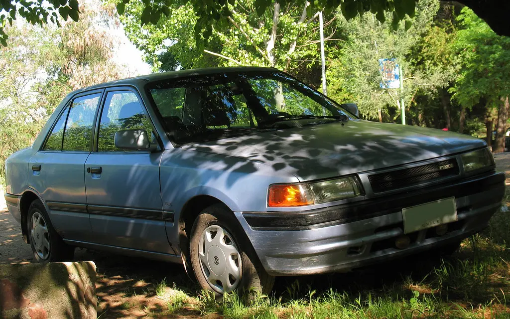 Mazda 323 323 1.6i 16V GLX 4