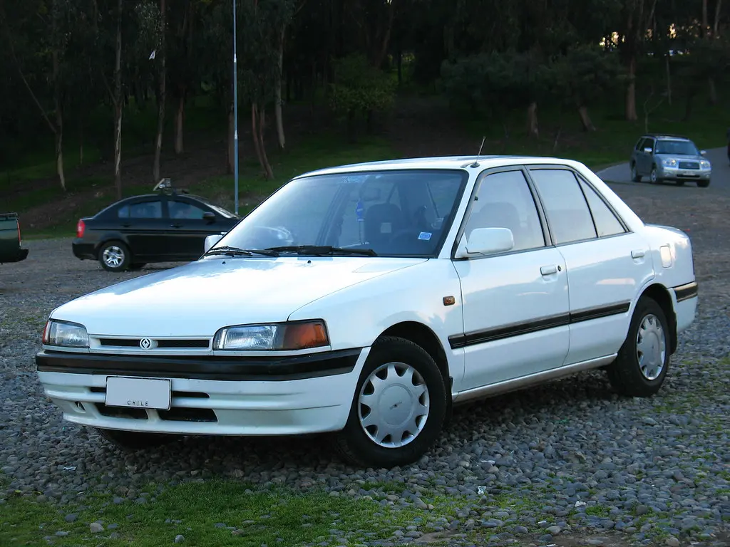 Mazda 323 323 1.6i GL 5
