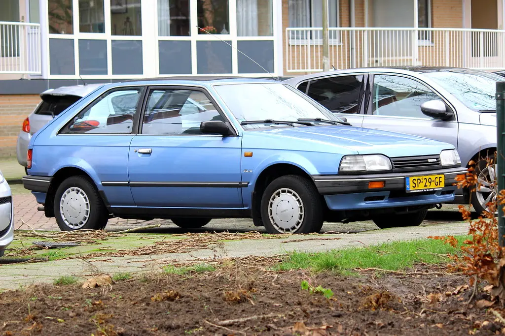 Mazda 323 323 1.7 D 4