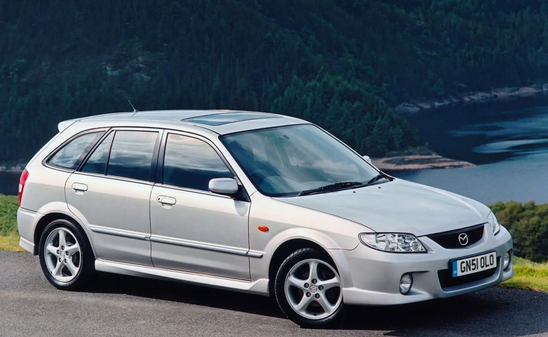 Mazda 323 323 1.3 CE 4